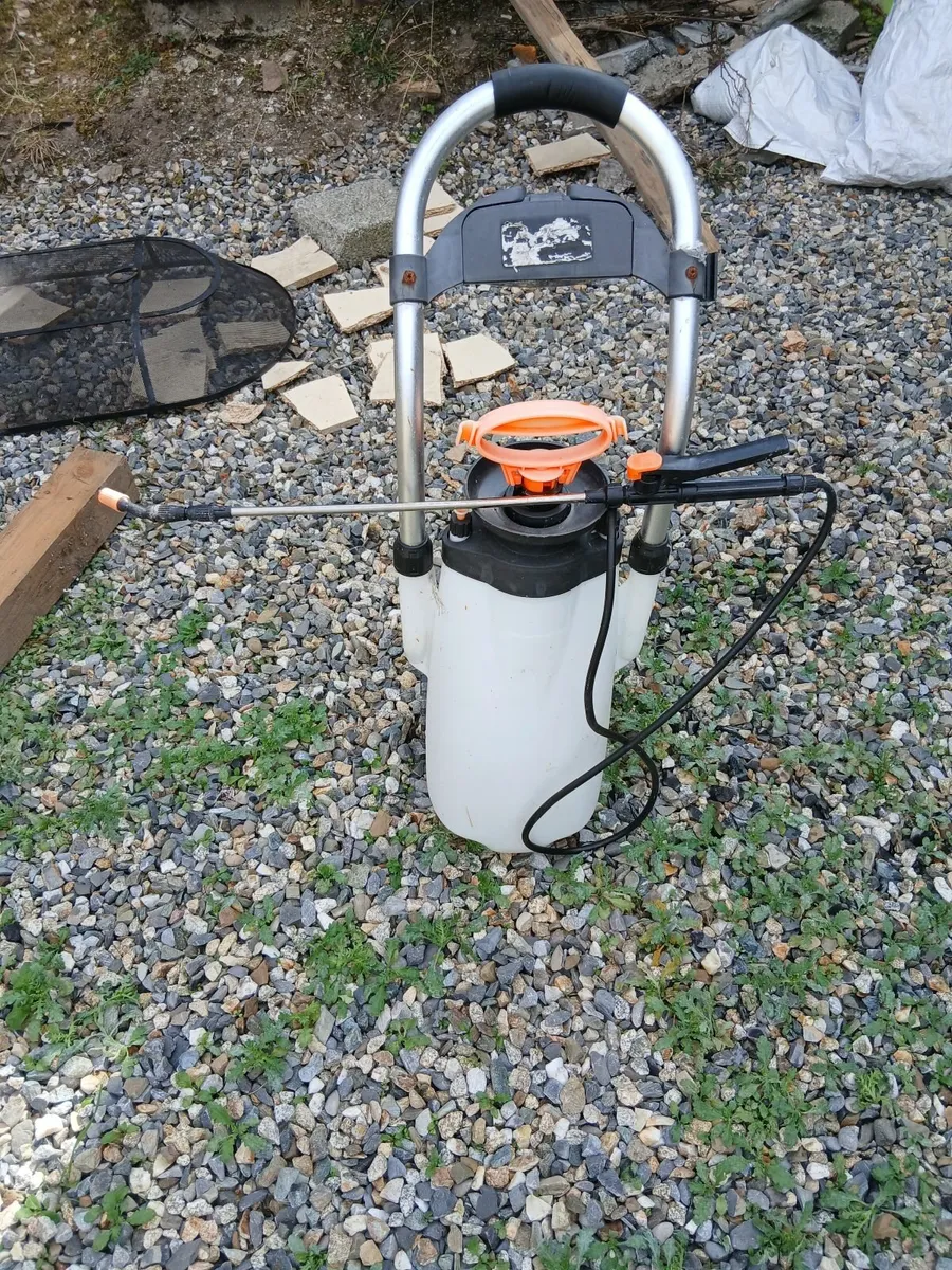 Large sprayer on wheels 3ft tall 1 foot wide - Image 3