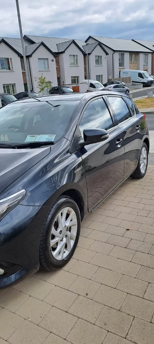 Toyota Auris 2017 - Image 2