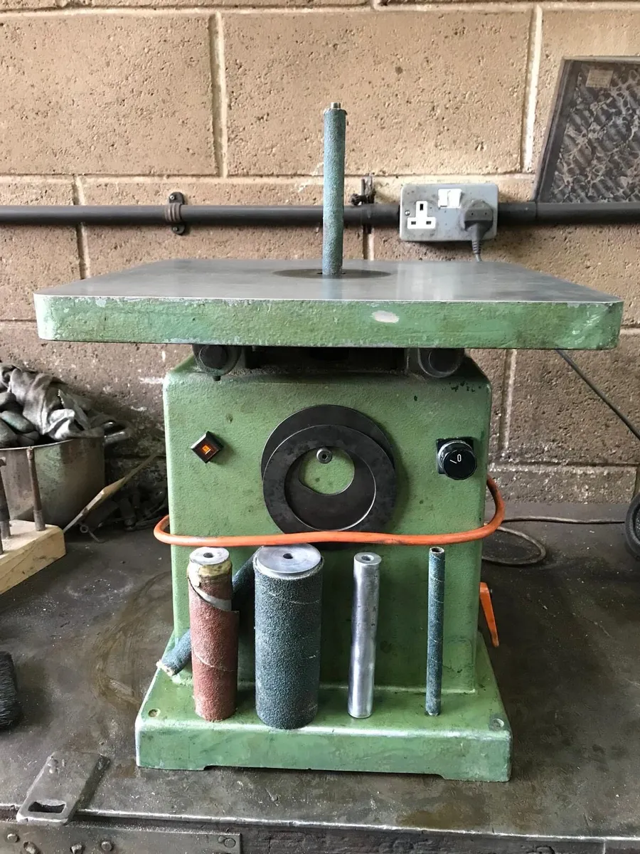 DENACO single phase 240v Bobbin Sander - Image 1
