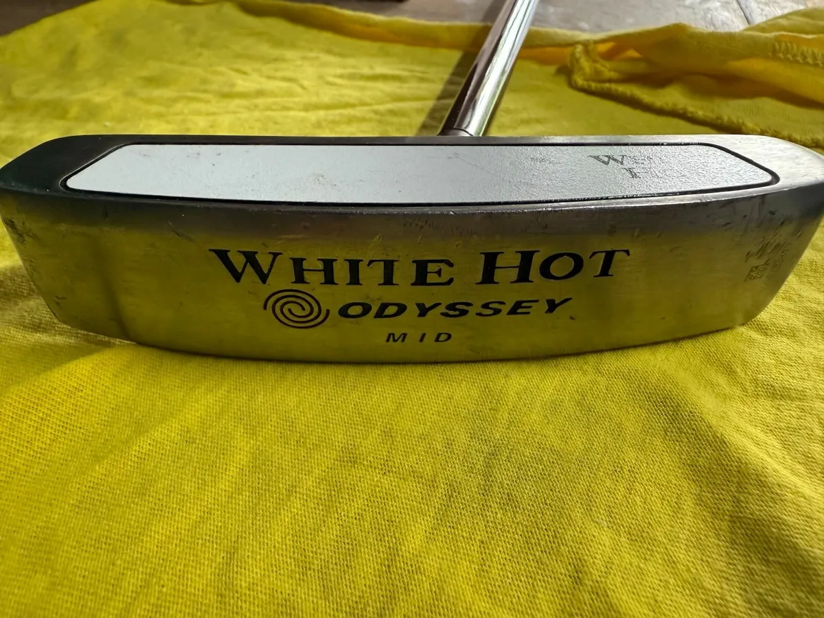 White Hot ODYSSEY MID Putter - Image 1