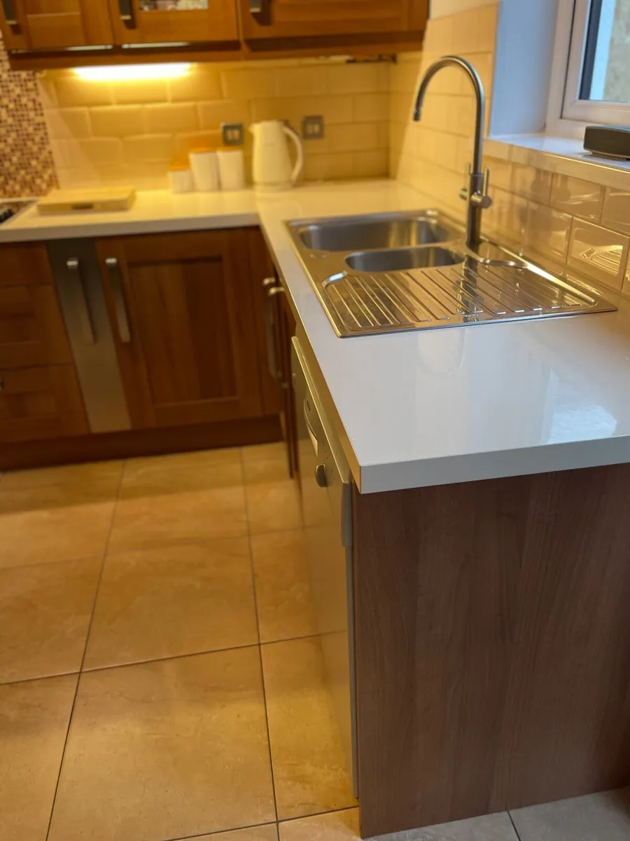 Kitchen, including all appliances - Image 1
