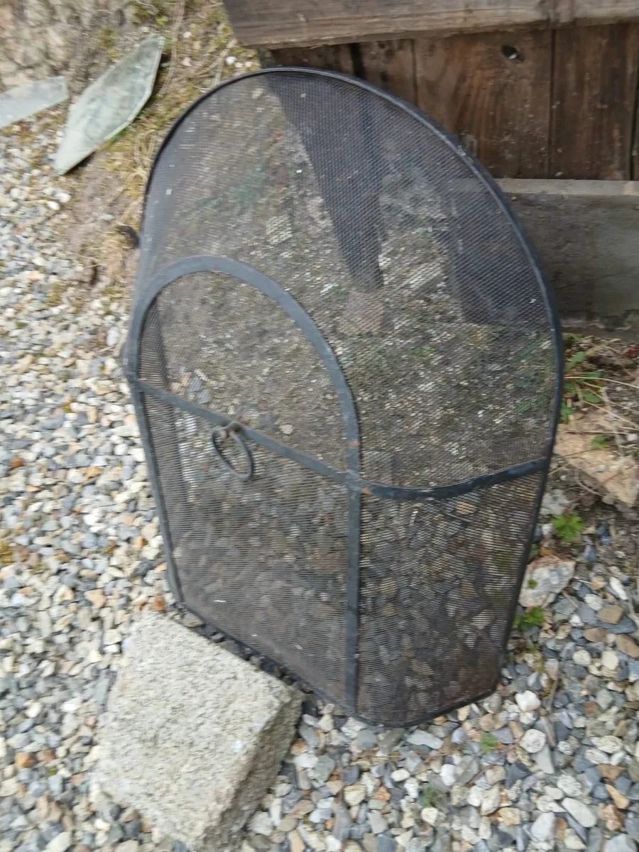 Used fire screen larger size 28 inch tall x22 i x - Image 1