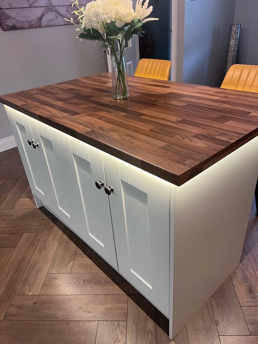 Kitchen Island - Image 1