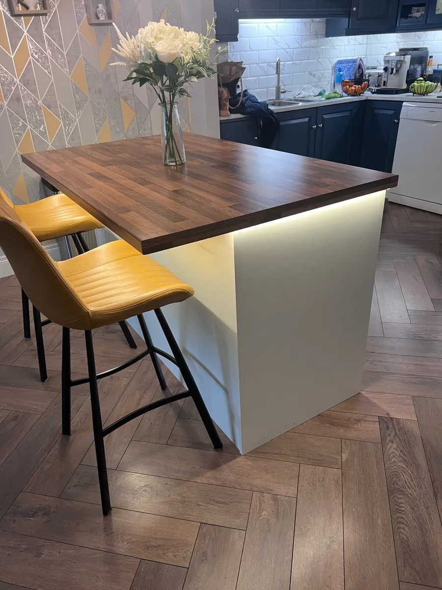 Kitchen Island - Image 2