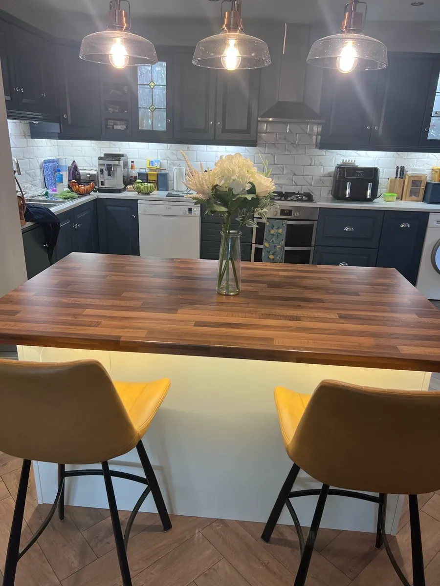 Kitchen Island - Image 3