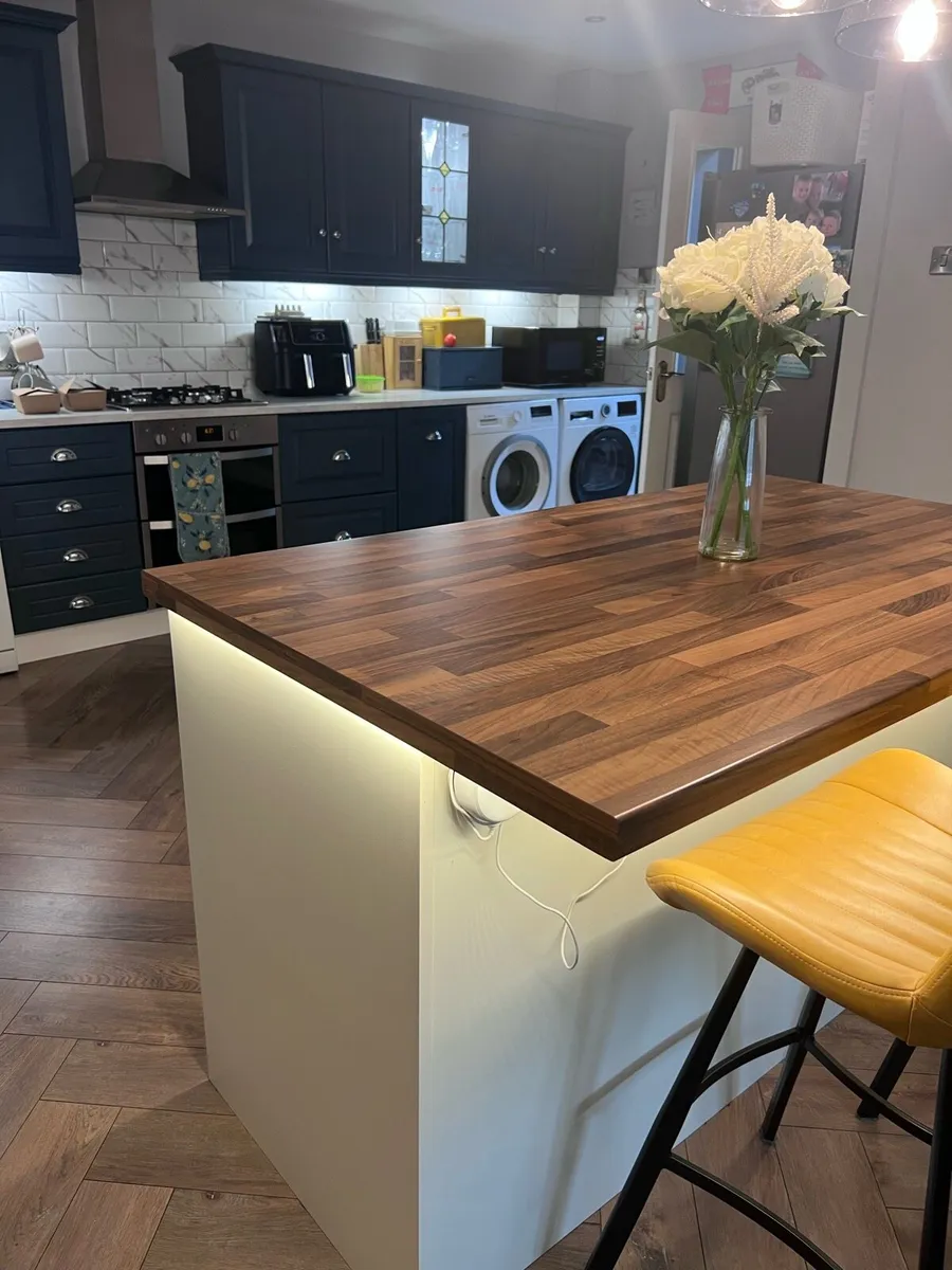 Kitchen Island - Image 4
