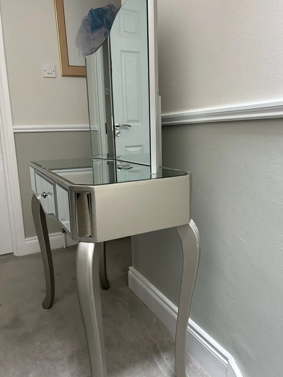 Mirrored Dressing Table with 3 part Mirror - Image 2