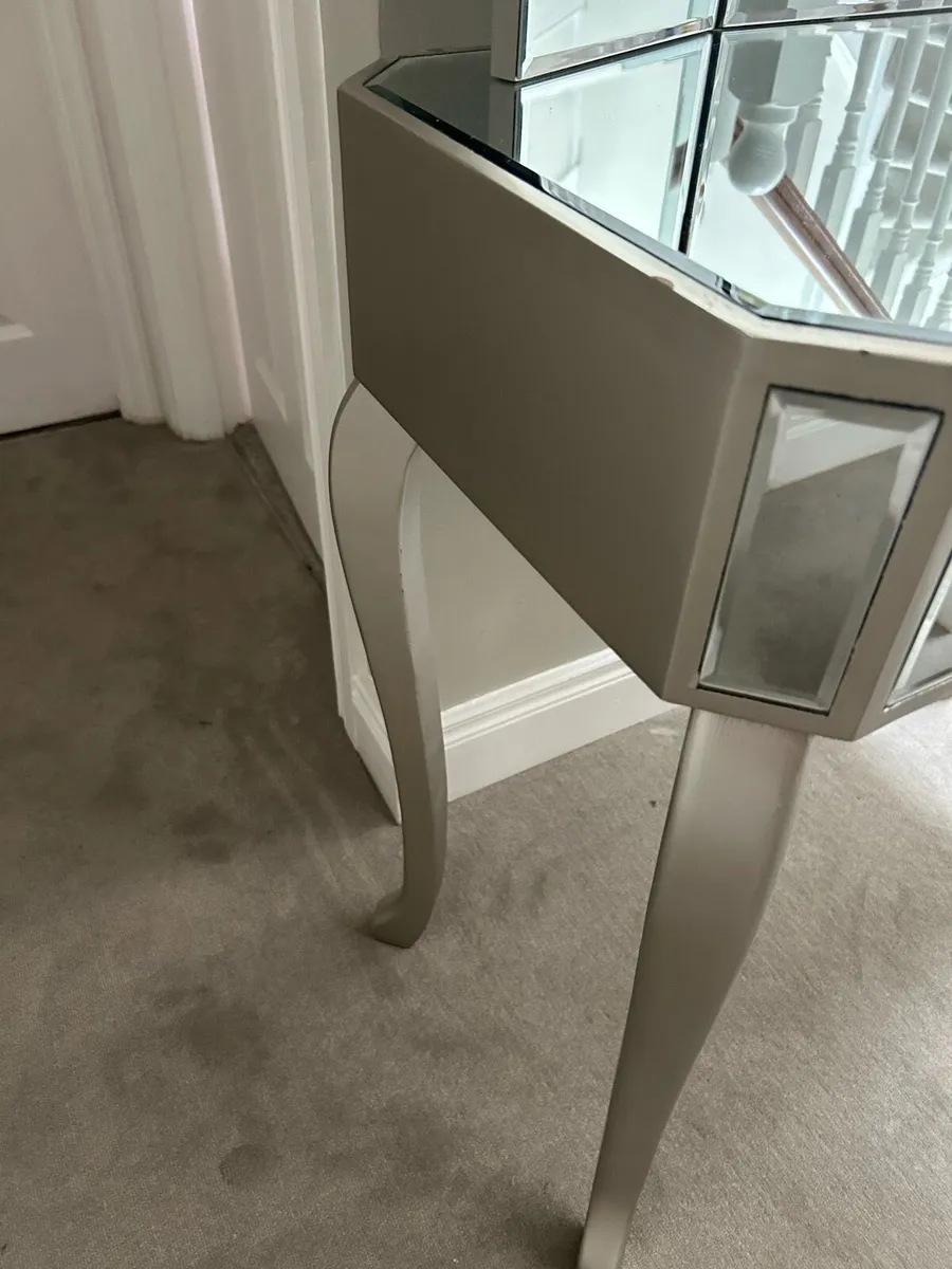 Mirrored Dressing Table with 3 part Mirror - Image 3