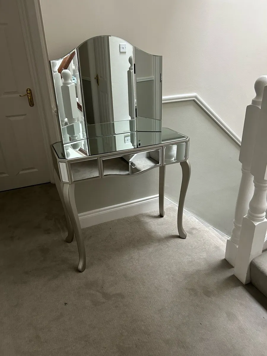 Mirrored Dressing Table with 3 part Mirror - Image 1