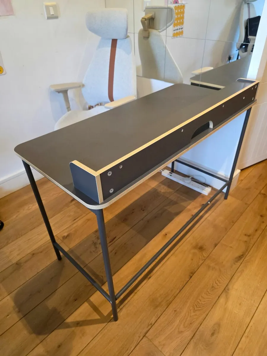 Computer Desk - Image 1
