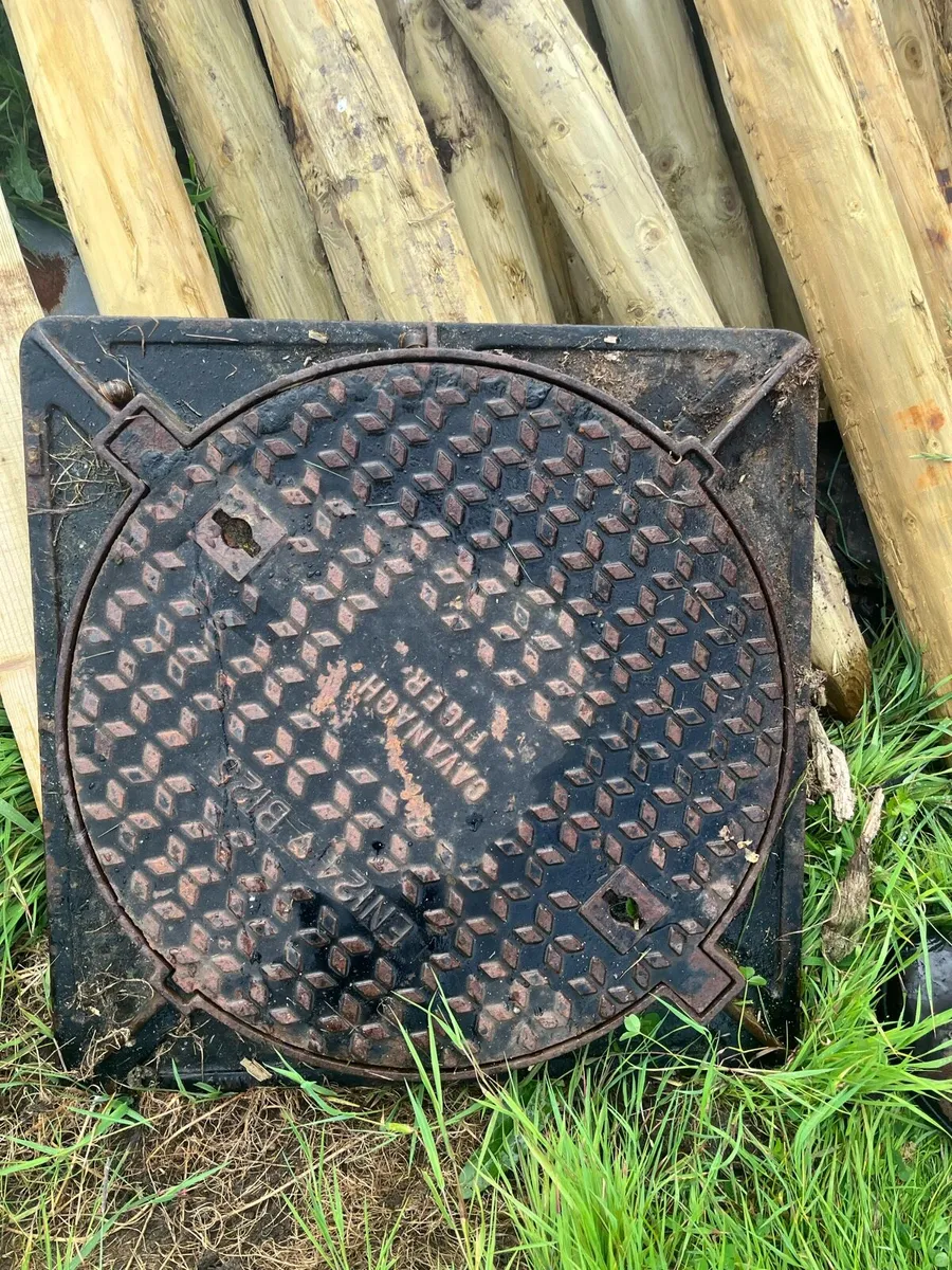 2 man hole covers - Image 4