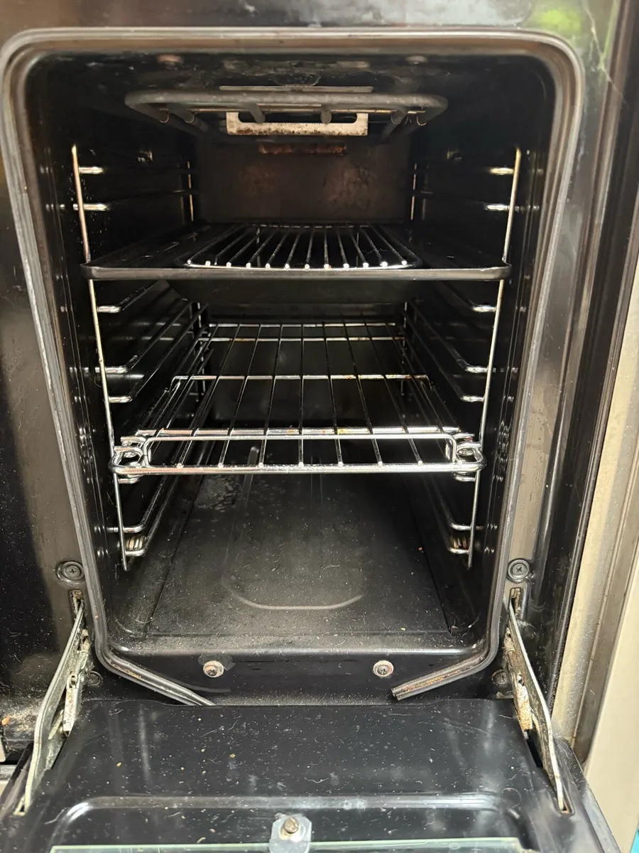 Gas powered oven /stove - Image 4