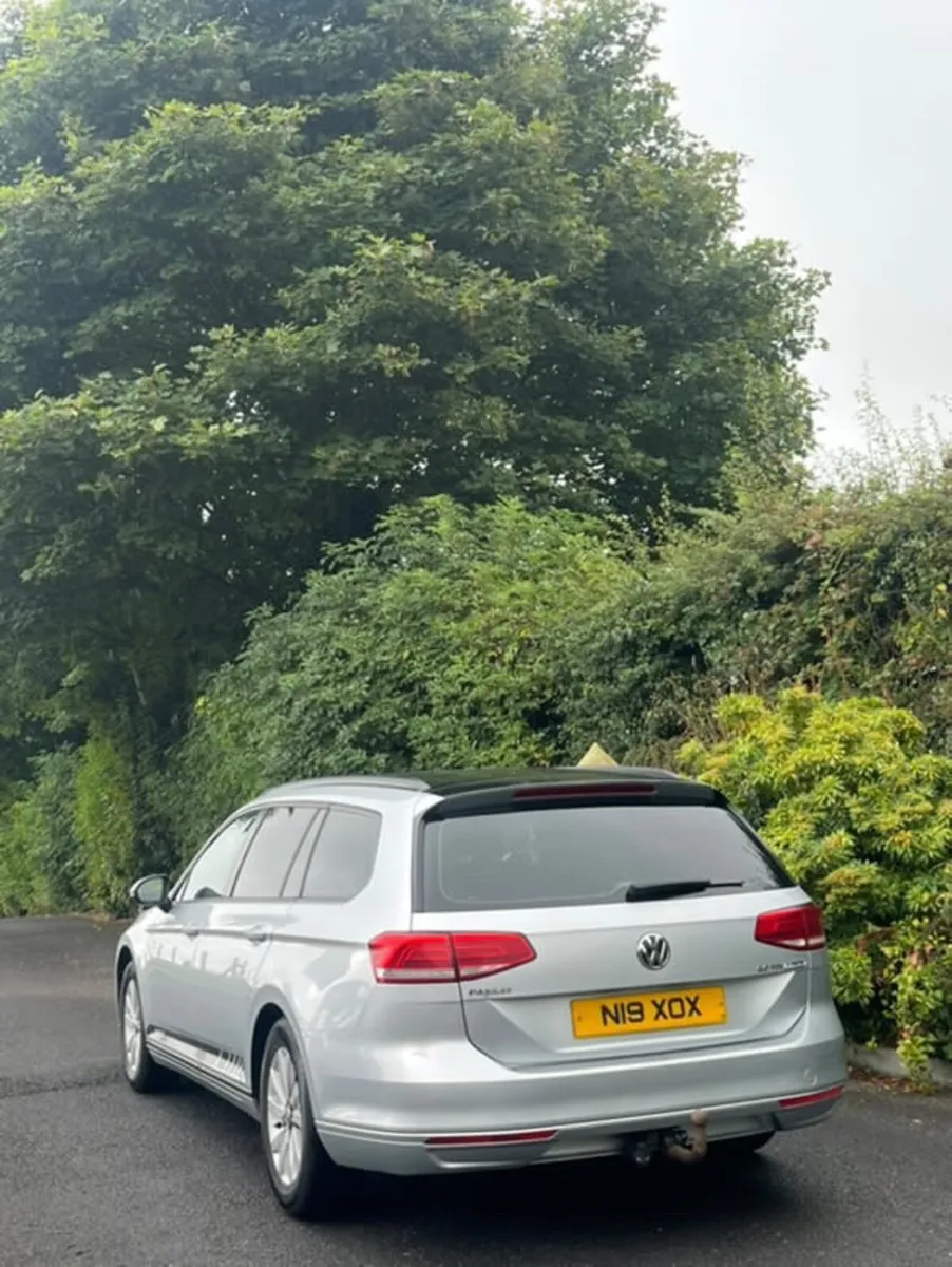Volkswagen Passat 2016 - Image 2