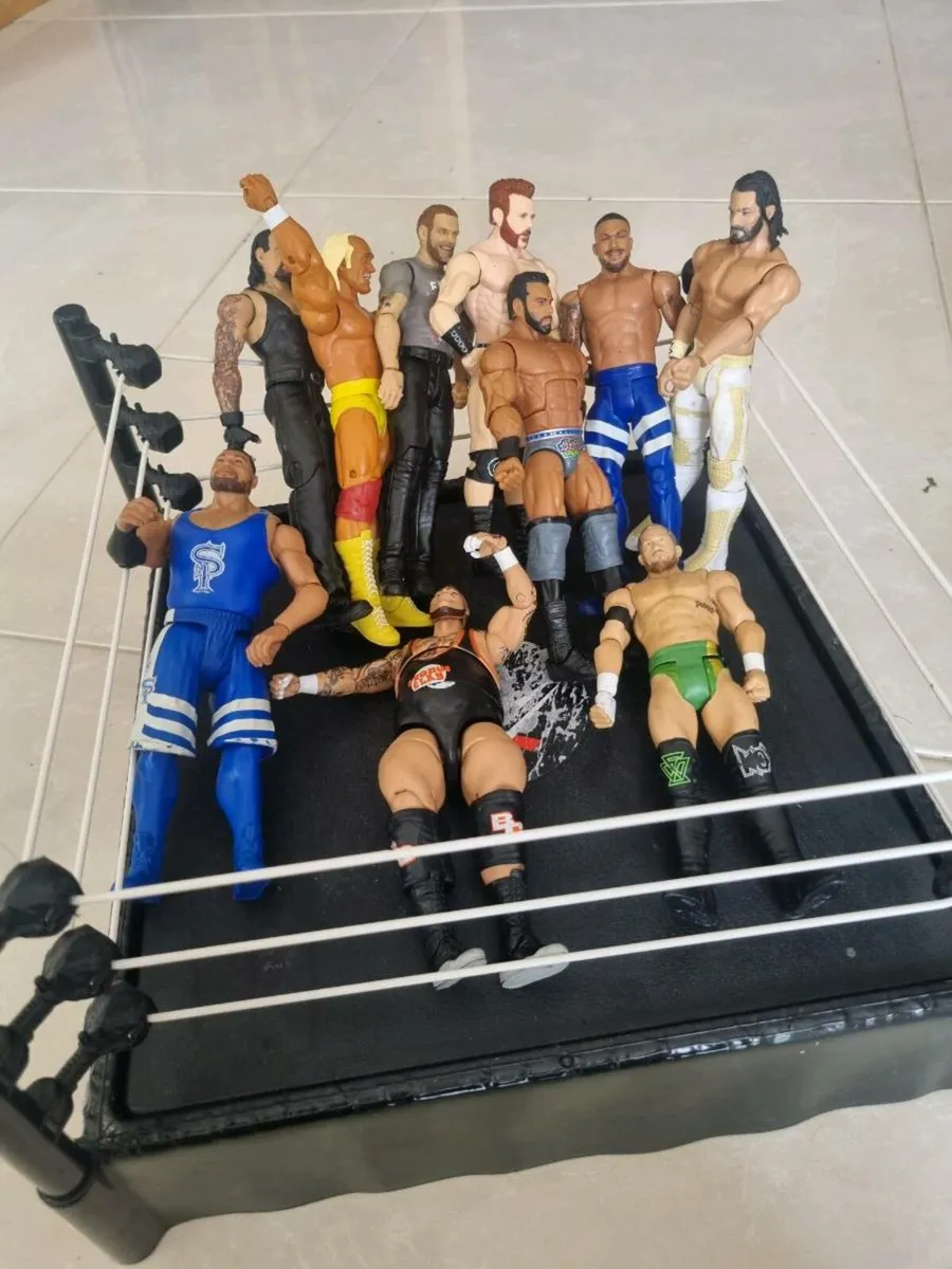 Wrestling figures and ring - Image 2