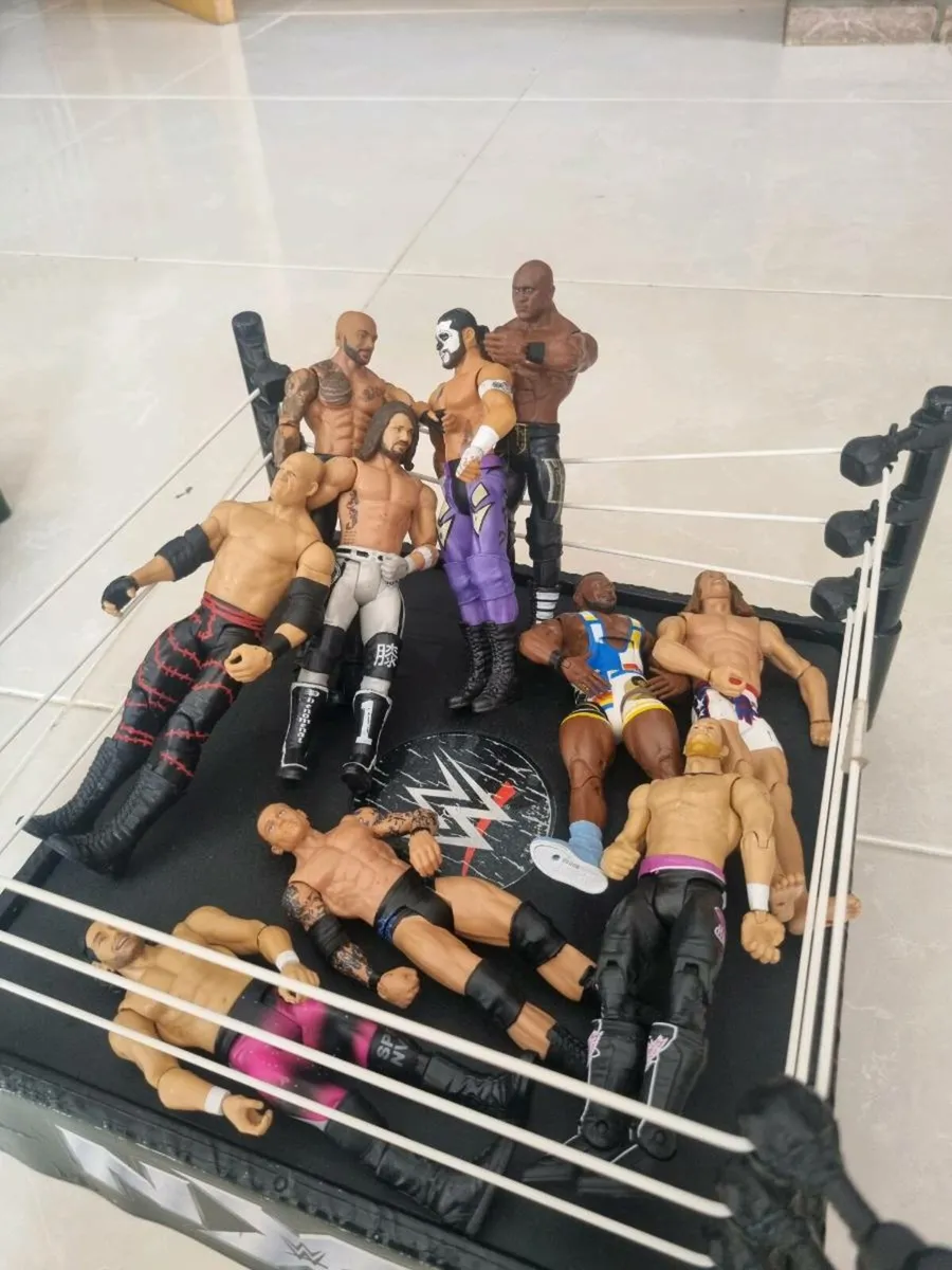 Wrestling figures with ring - Image 1