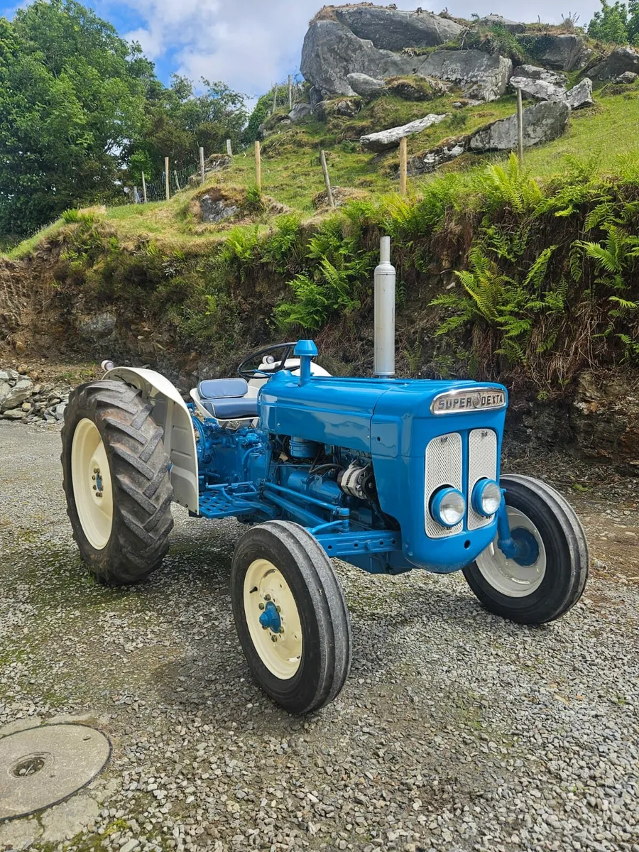 Super dexta tractor - Image 1
