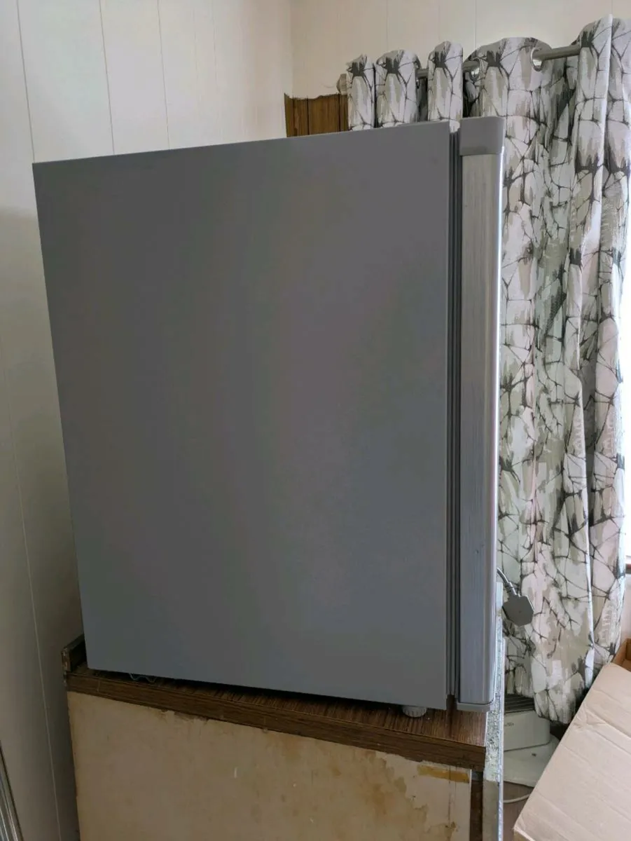 LOGIK countertop fridge. - Image 3