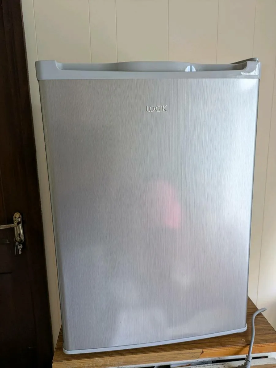 LOGIK countertop fridge. - Image 2