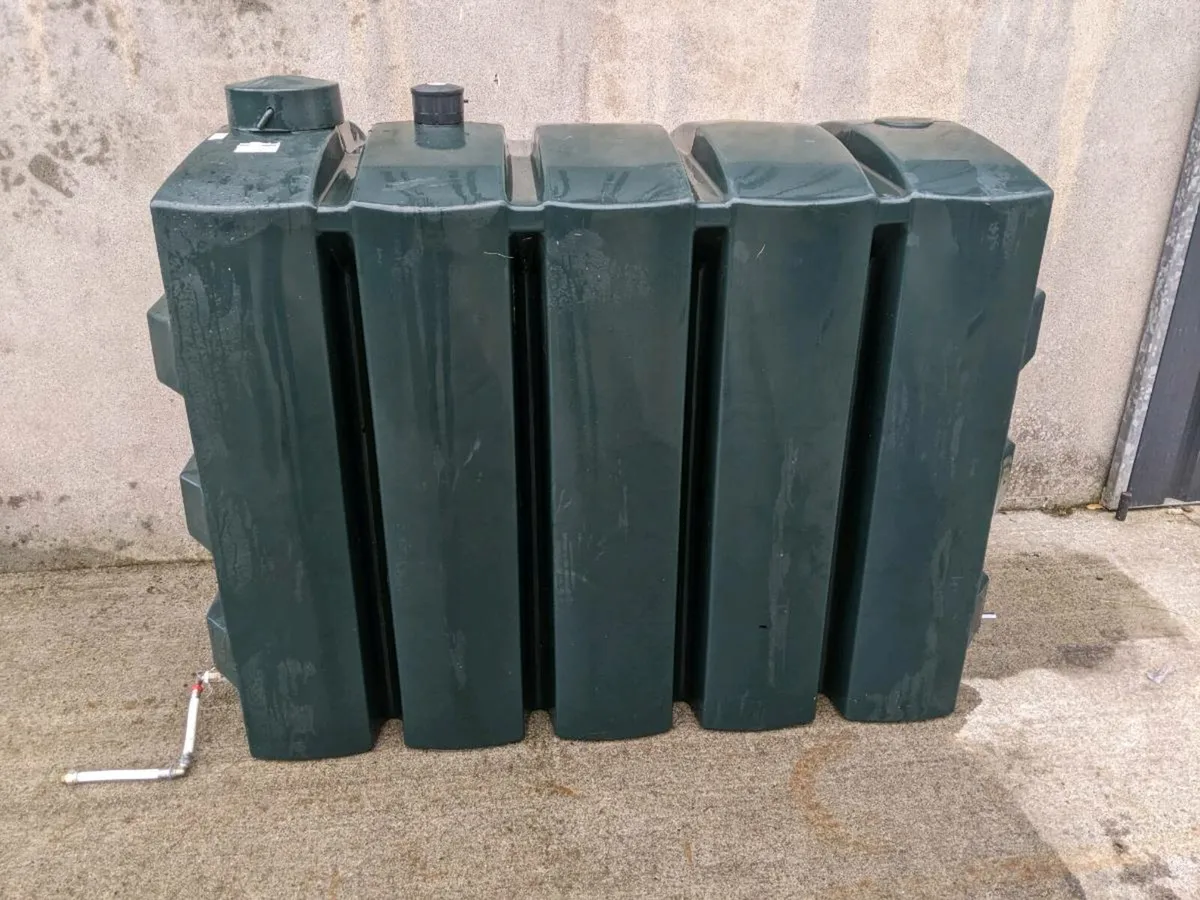 Oil tank - Image 1