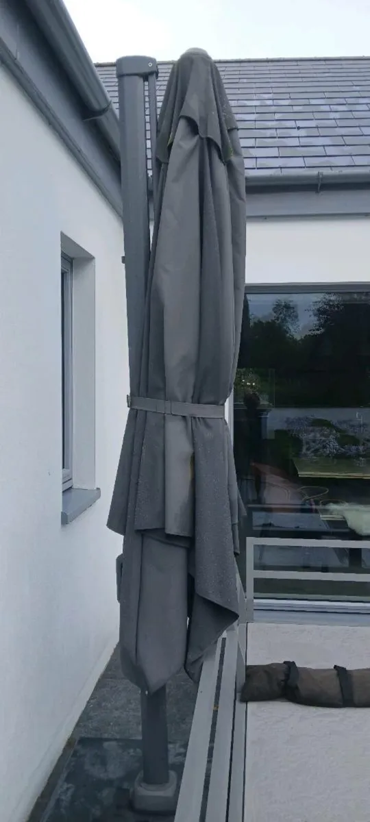 Large Patio umbrella - Image 1