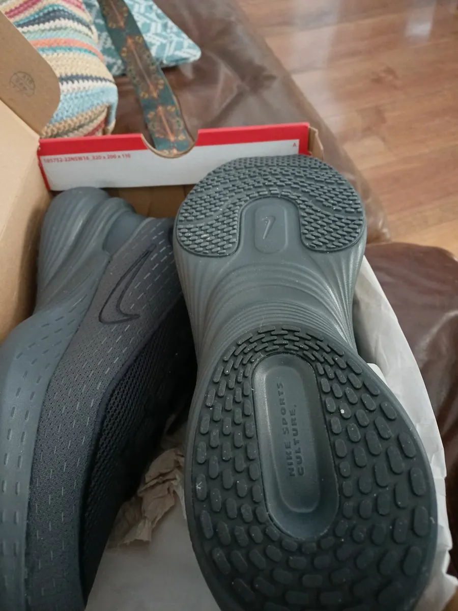 Runners - Image 1