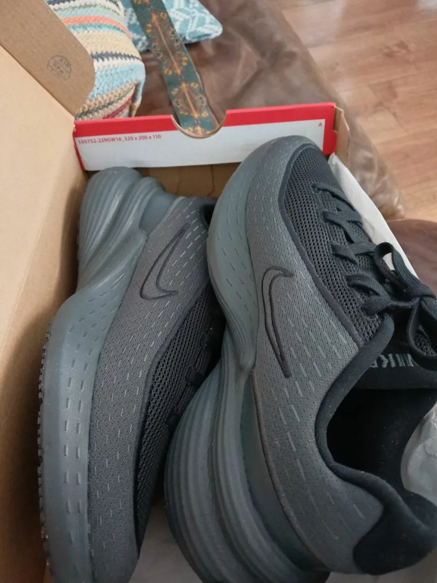 Runners - Image 2