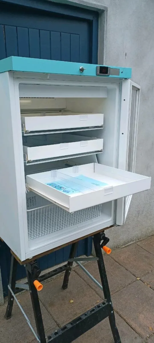 Under counter fridge - Image 2