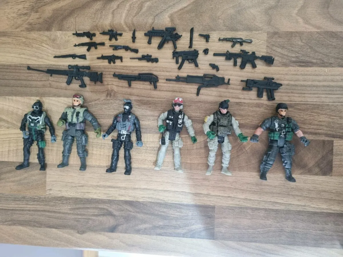 Army Figures - Image 1