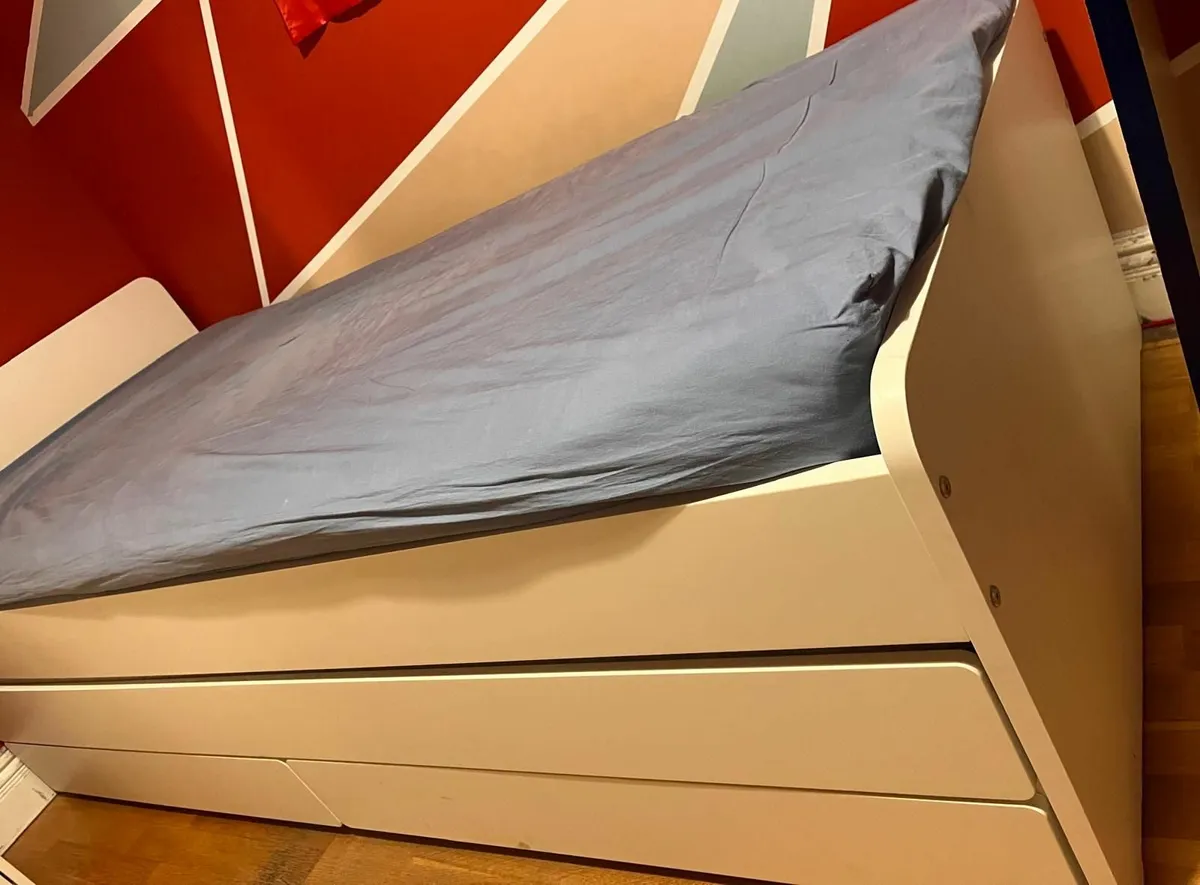 Bed - Image 2