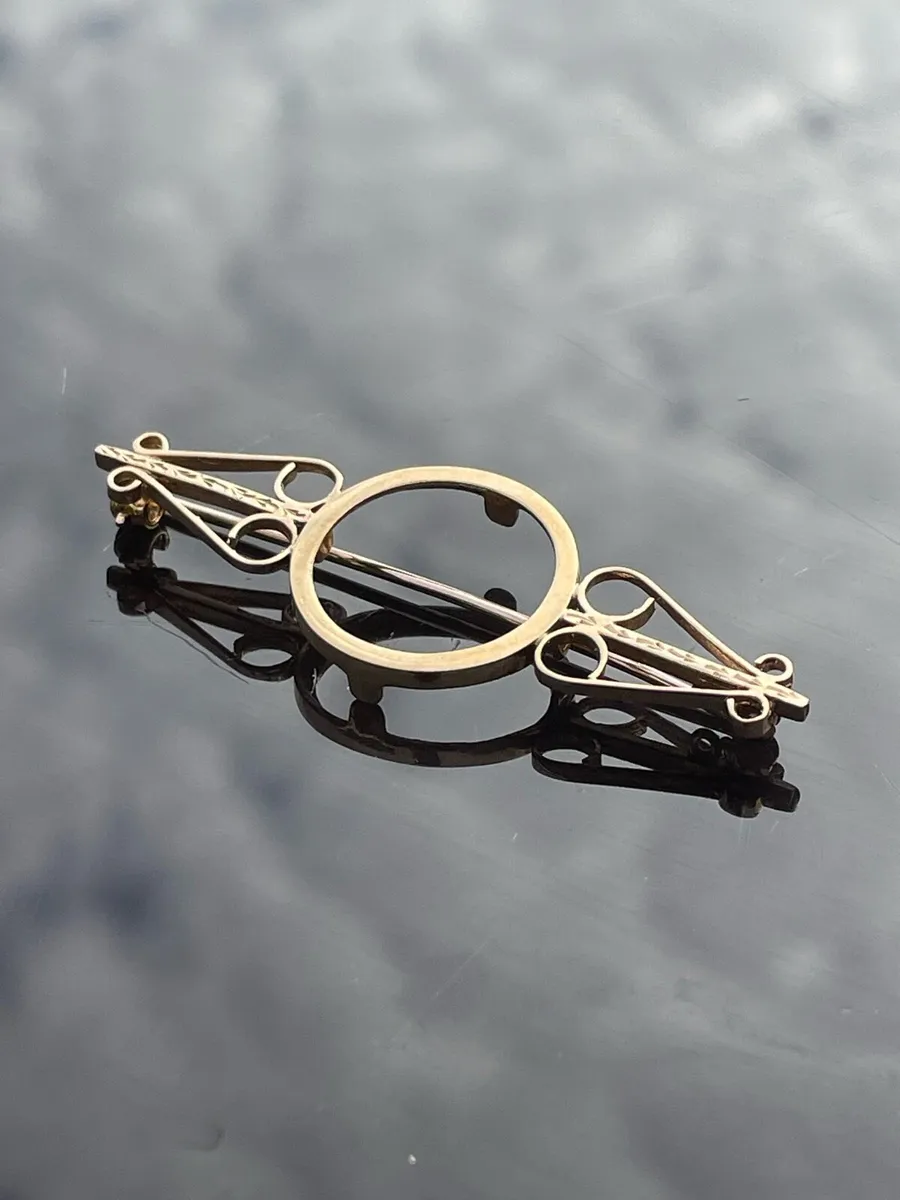 9ct Gold Brooch - Image 1