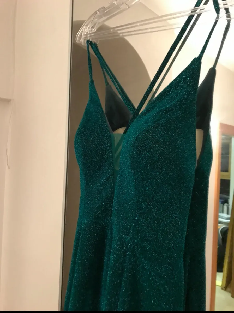 A FABULOUS DRESS - Image 2