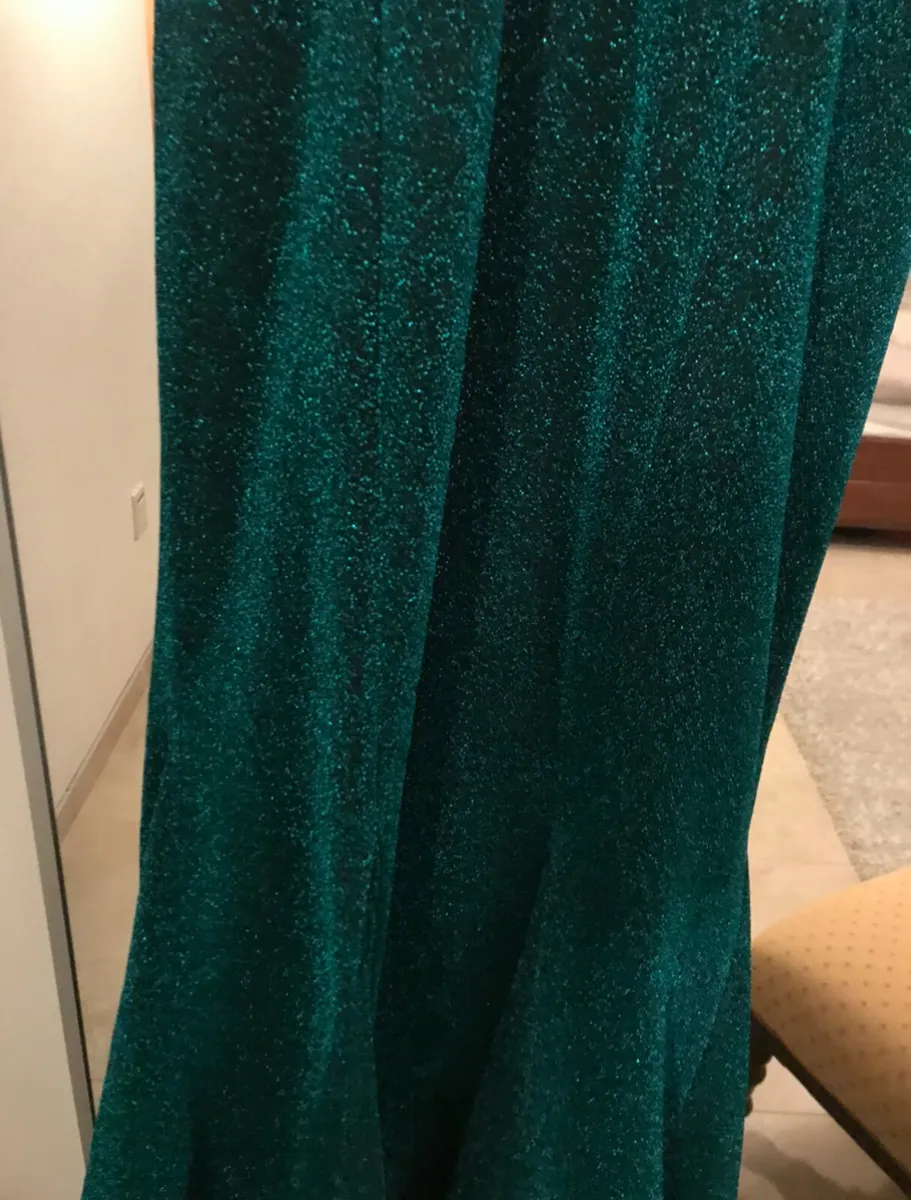 A FABULOUS DRESS - Image 3