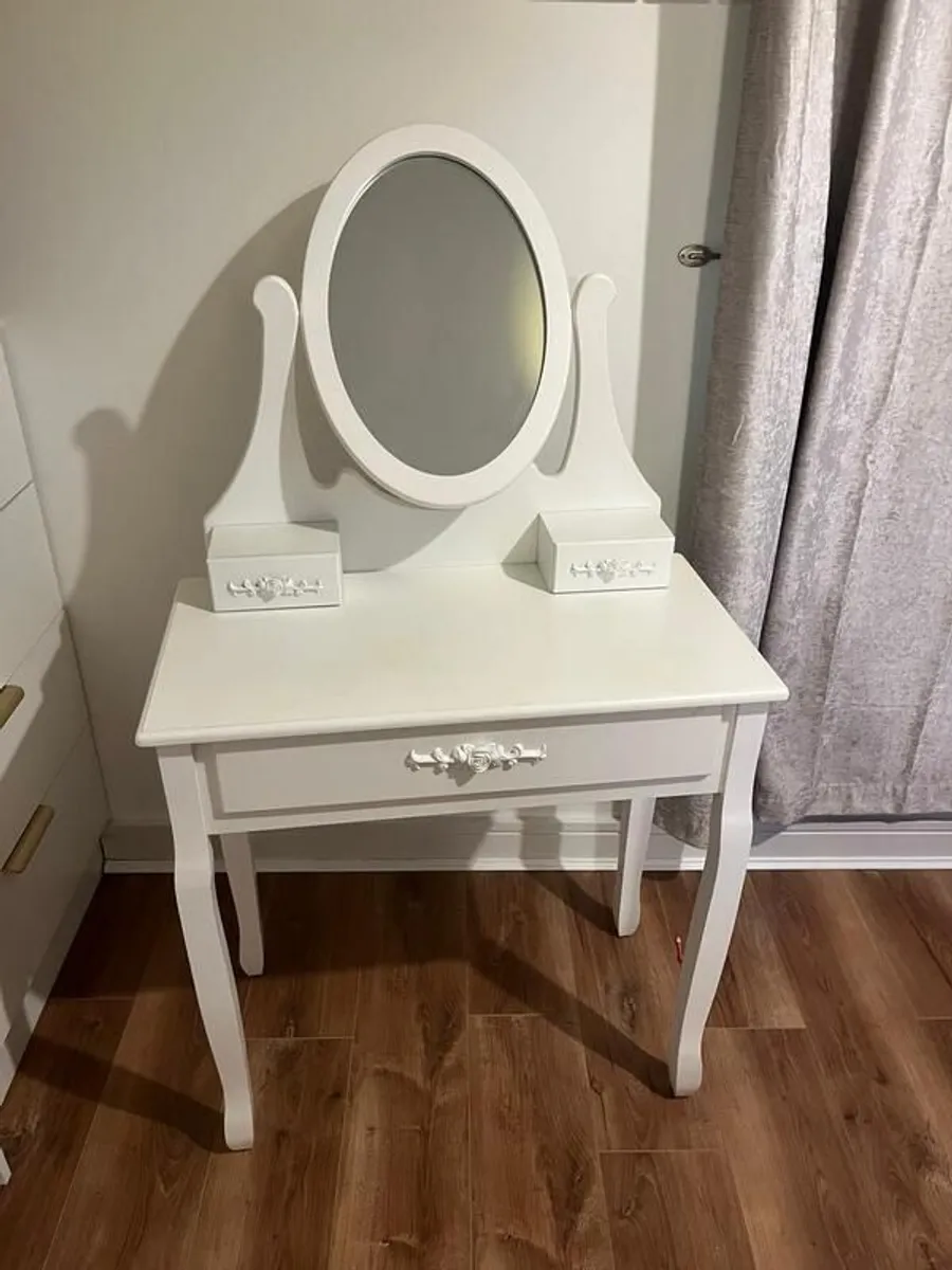 Bedroom dresser