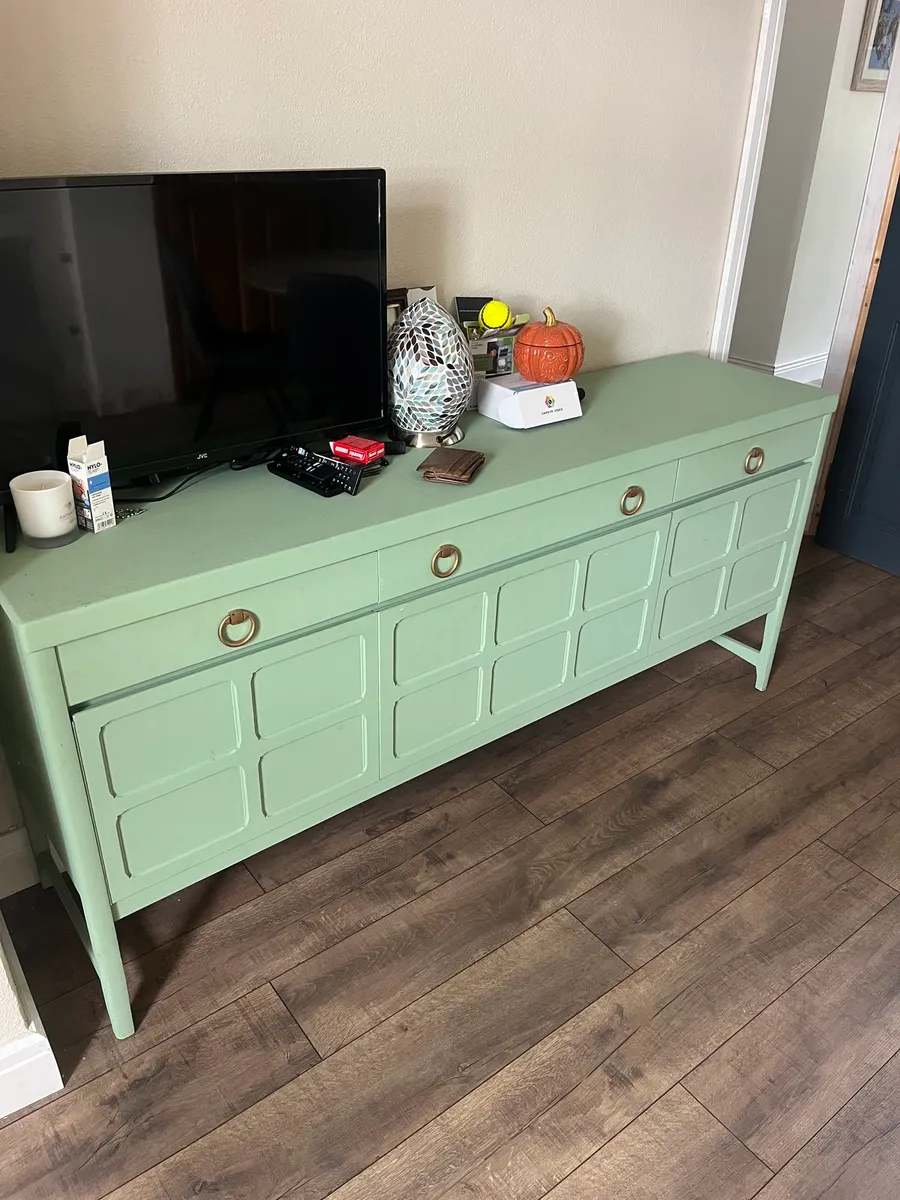 Cabinet - Image 1
