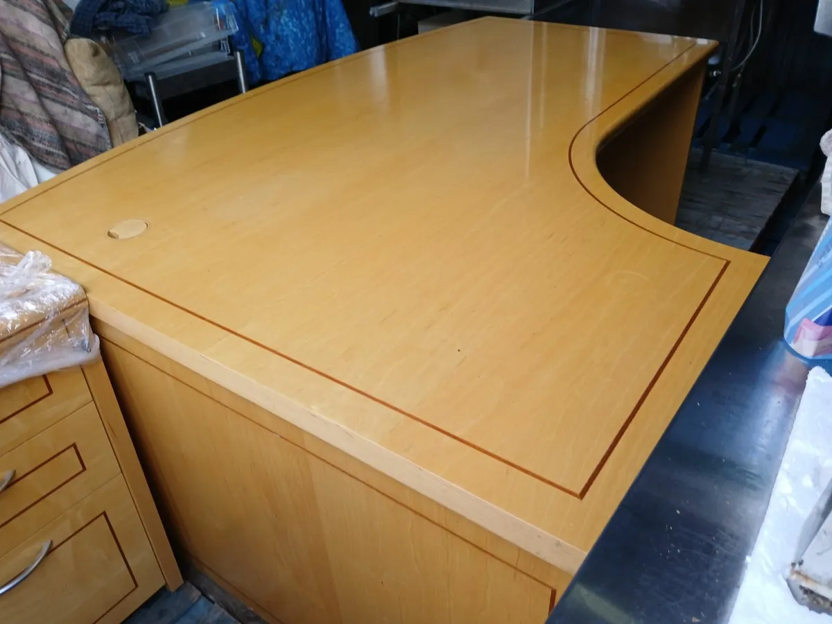 Office chair & desk...commercial..delivered - Image 1