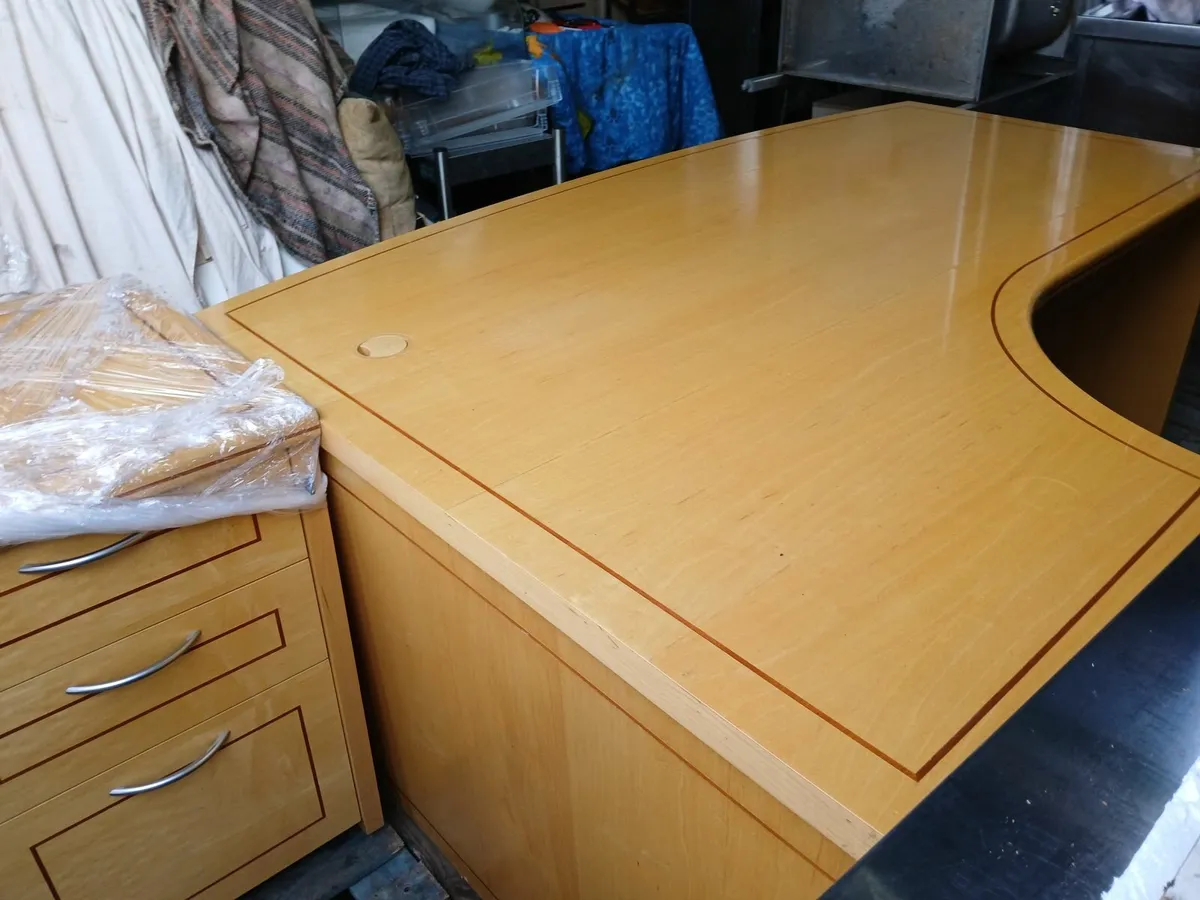Office chair & desk...commercial..delivered - Image 2