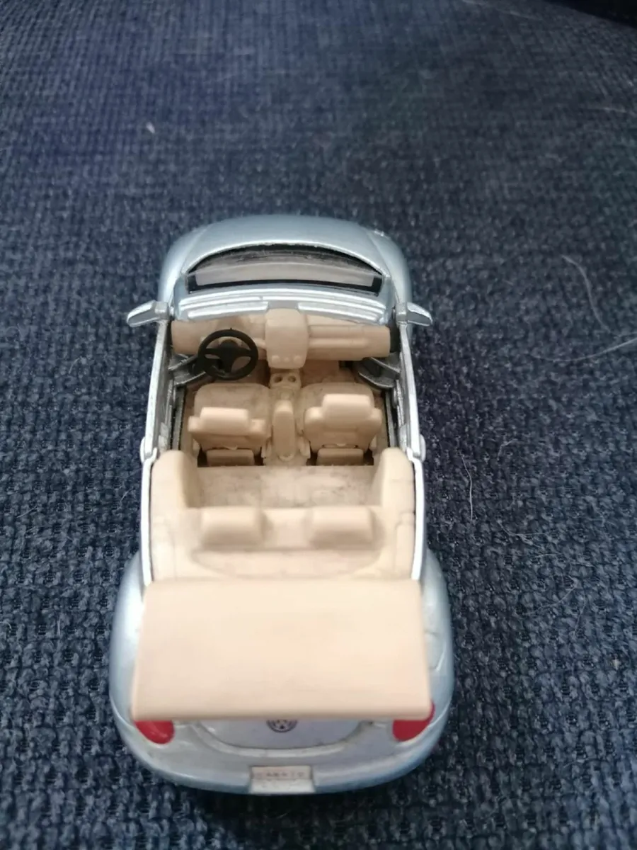 Silver VW  Beetle Convertible Diecast Car - Image 2