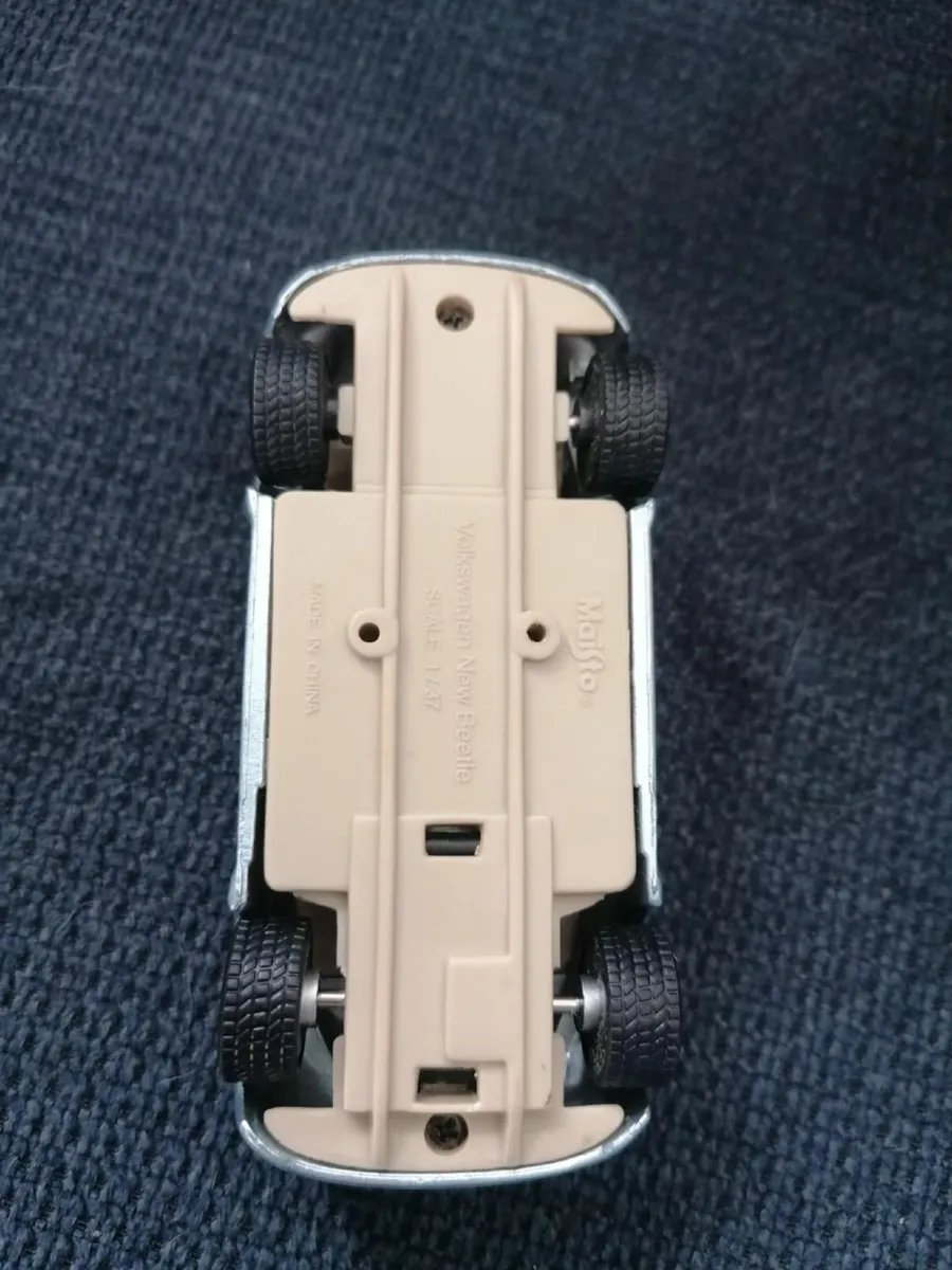 Silver VW  Beetle Convertible Diecast Car - Image 3