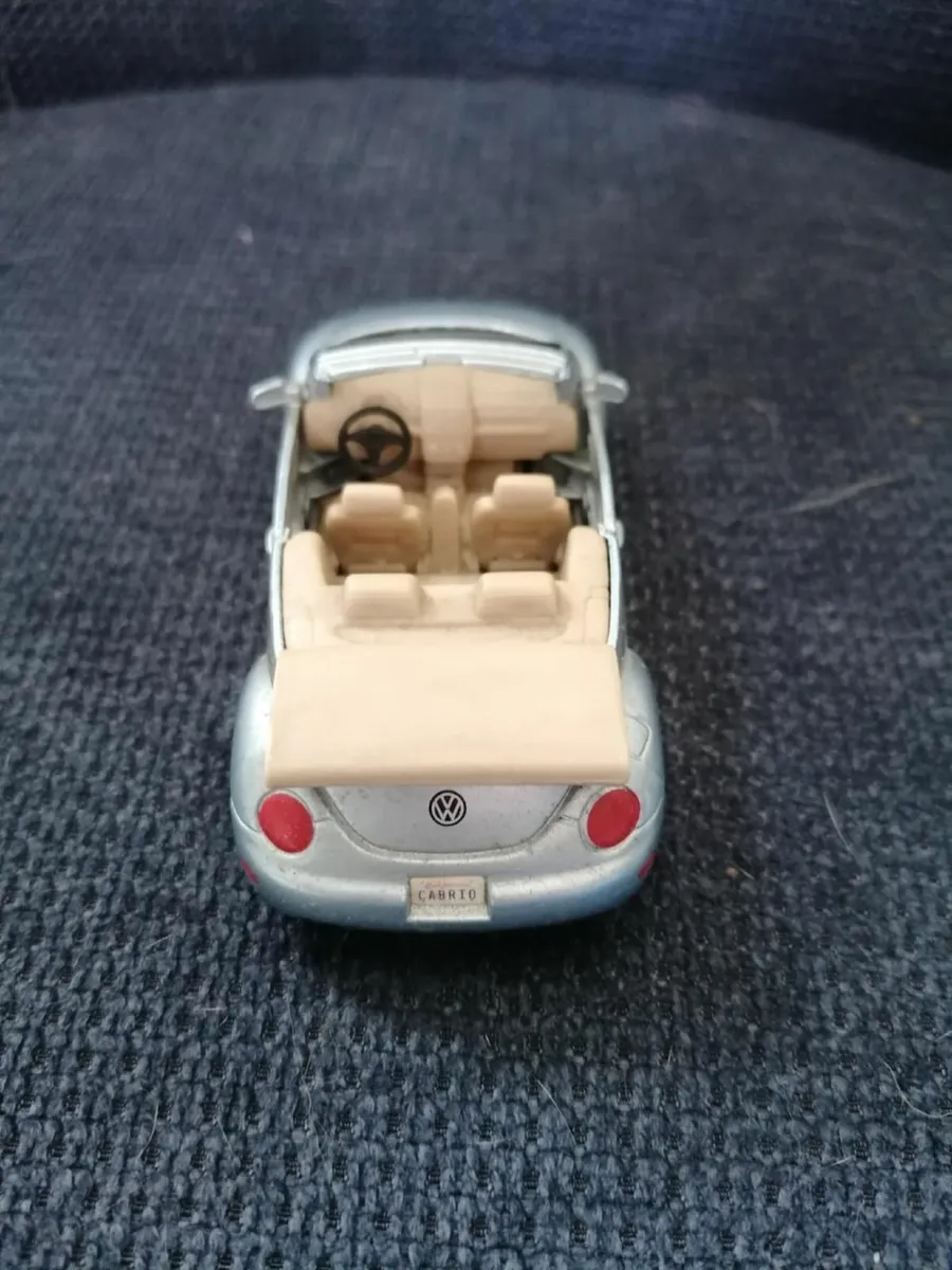 Silver VW  Beetle Convertible Diecast Car - Image 4