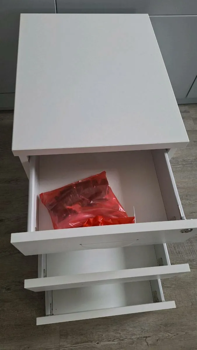 3 drawer under desk pedestal - Image 1