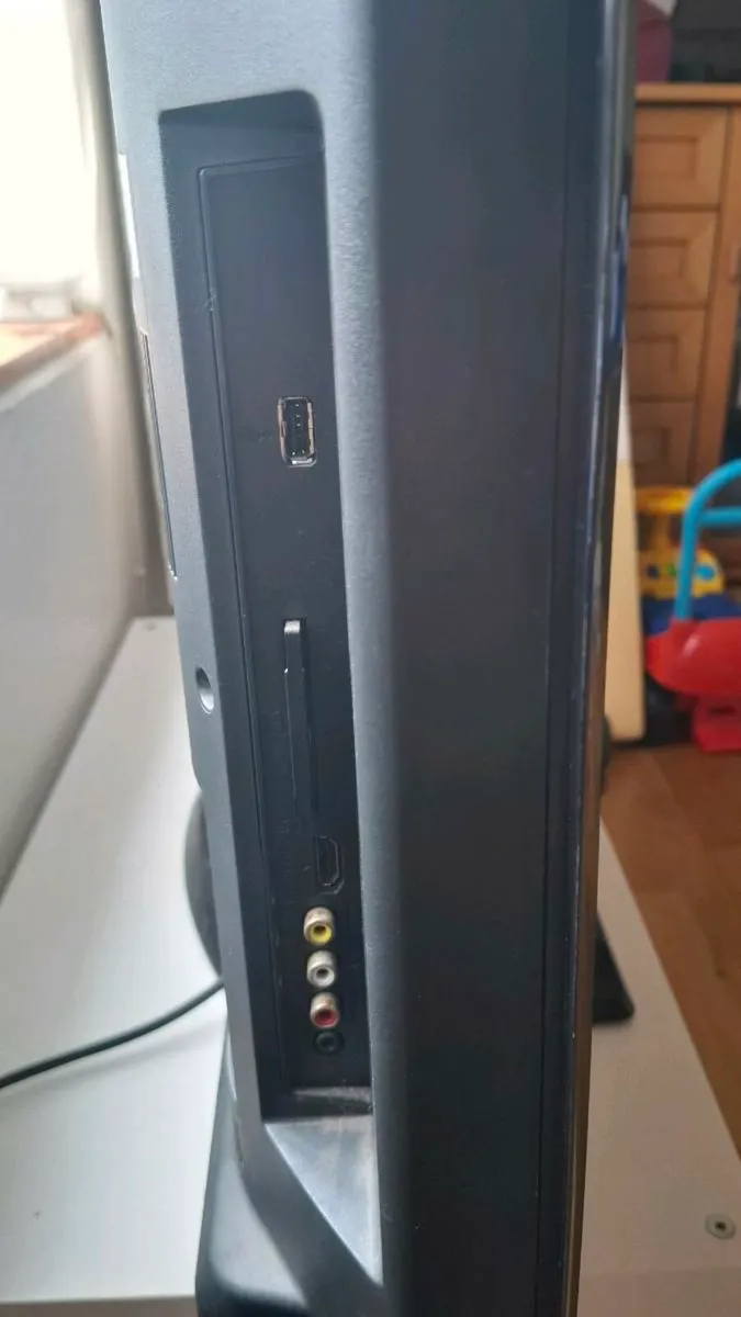 35" Sony Bravia TV 2009 - Image 3