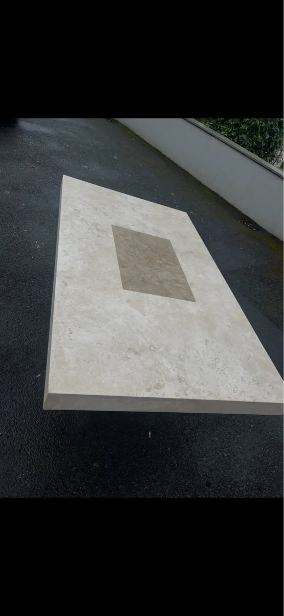 Marble table - Image 1