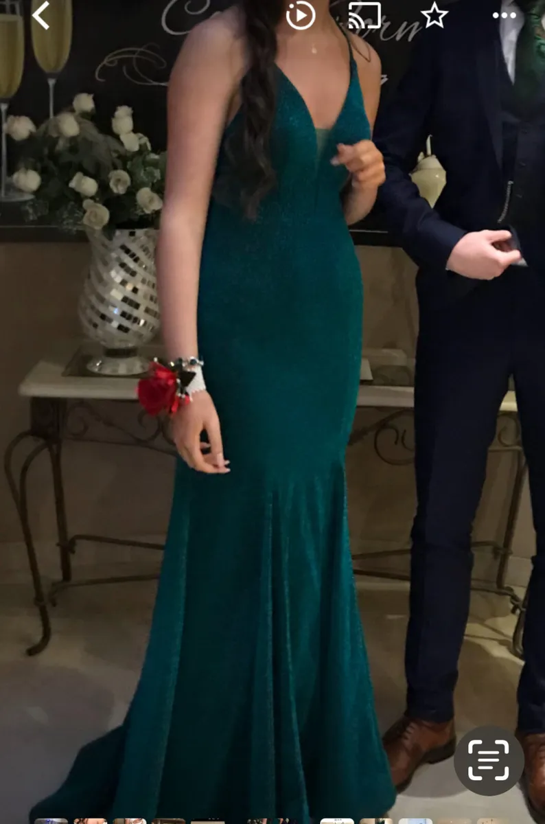 A FABULOUS DRESS - Image 1