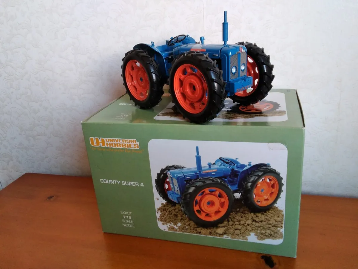 Fordson super major county super 4, model tractor.