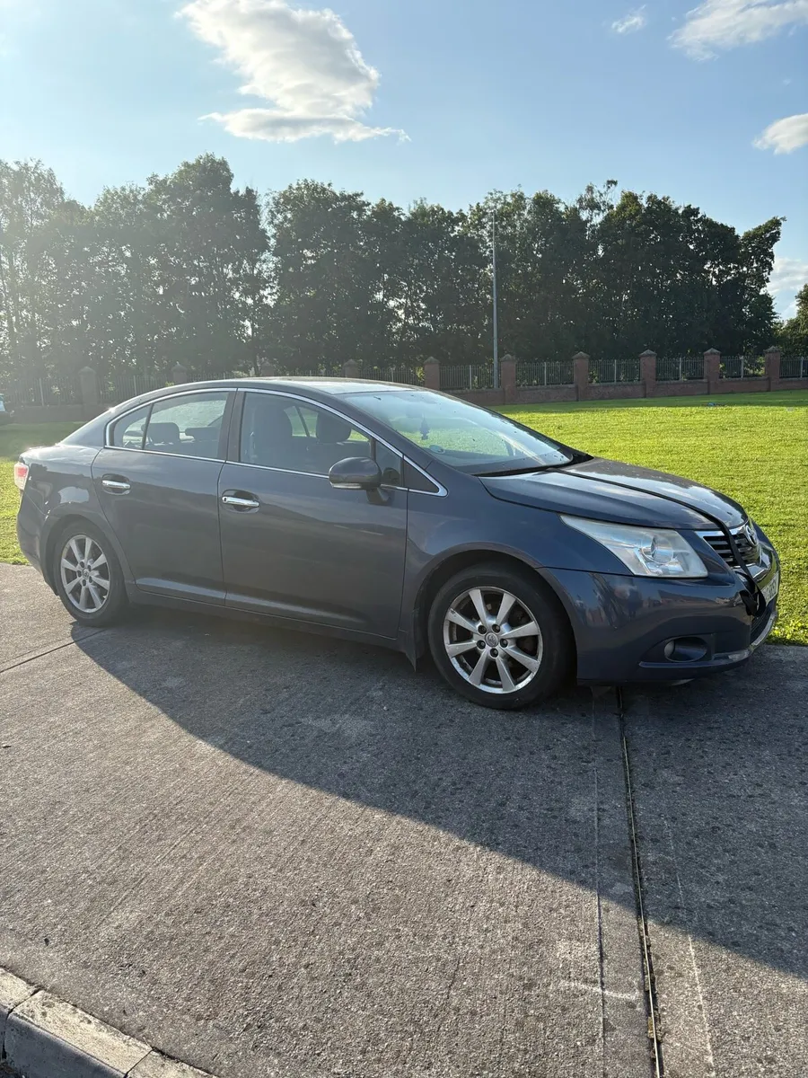 Toyota Avensis 2011 - Image 1