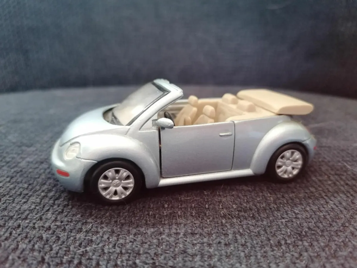 Silver VW  Beetle Convertible Diecast Car - Image 1