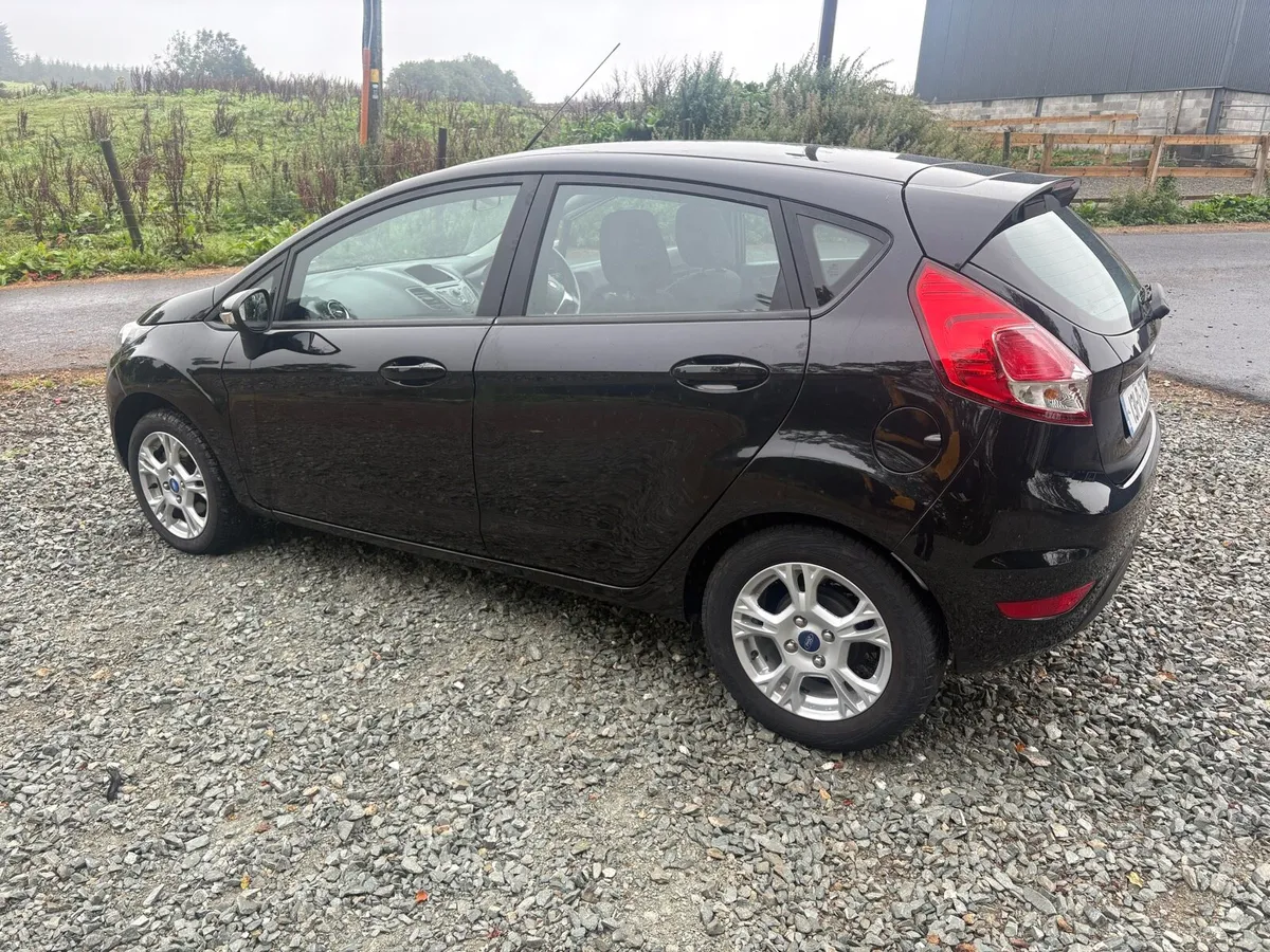 Ford fiesta - Image 2