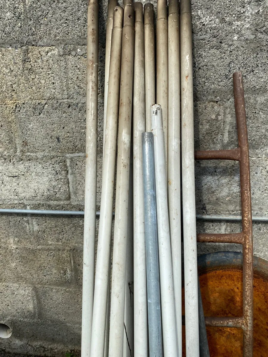 Flower pots & marquee poles FREE - Image 2