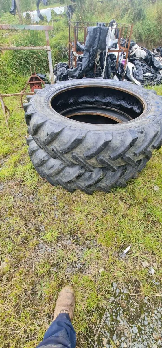 Tractor back tyre's - Image 1