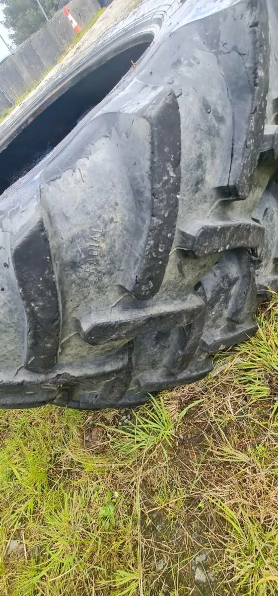 Tractor back tyre's - Image 3